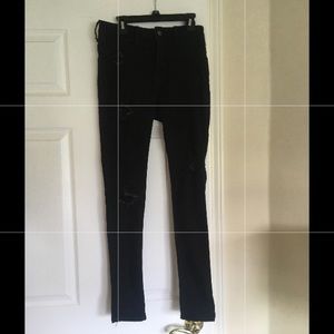 **SALE*A Cute Pair if Black Ripped Hollister Jeans
